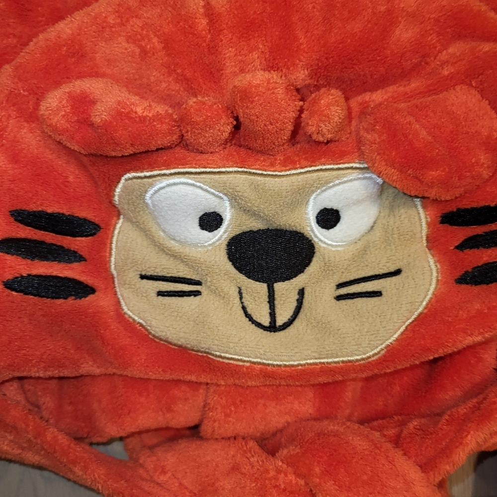 Pekkle orange tiger bath robe size 4/5